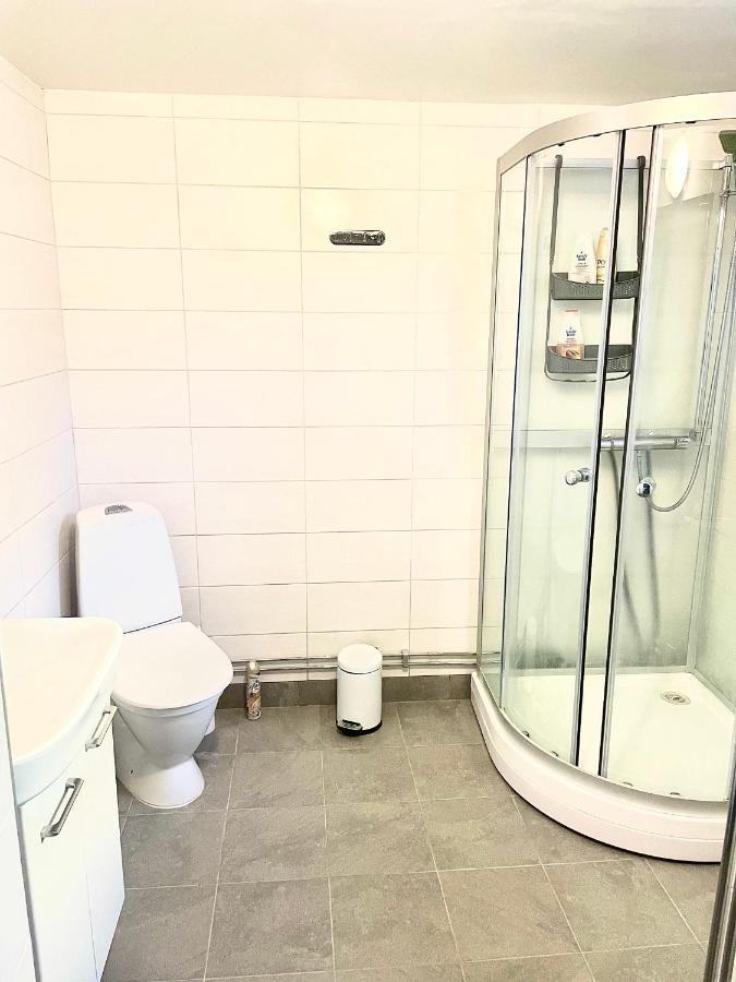 3 Rooms With Private Kitchen & Private Bathroom 5B Gävle Esterno foto