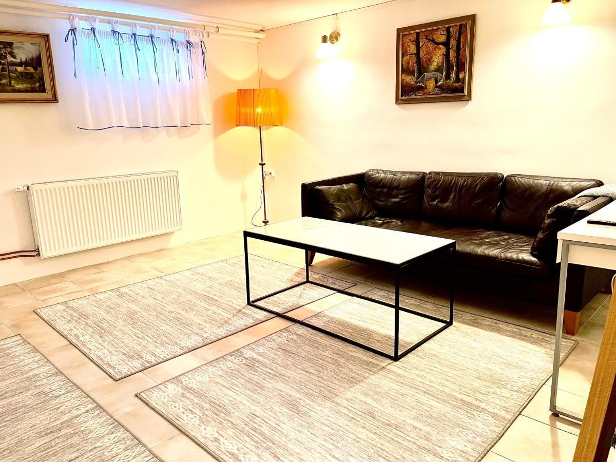 3 Rooms With Private Kitchen & Private Bathroom 5B Gävle Esterno foto